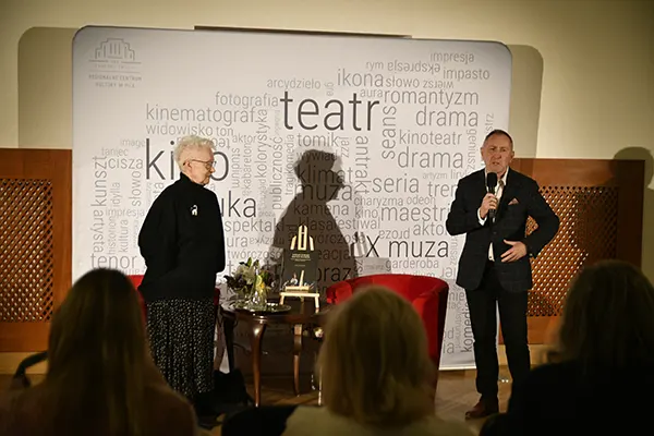 wielkie sukcesy malych teatrow